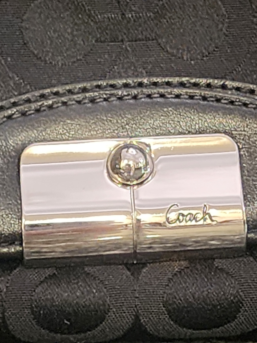 Coach Kristin Op Art Black Signature Canvas Wristlet- Great Condition. - Picture 3 of 5